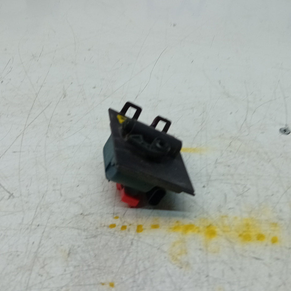 MERCEDES BENZ FUEL FILLER FLAP LOCKING MOTOR A0008207703 FM001331