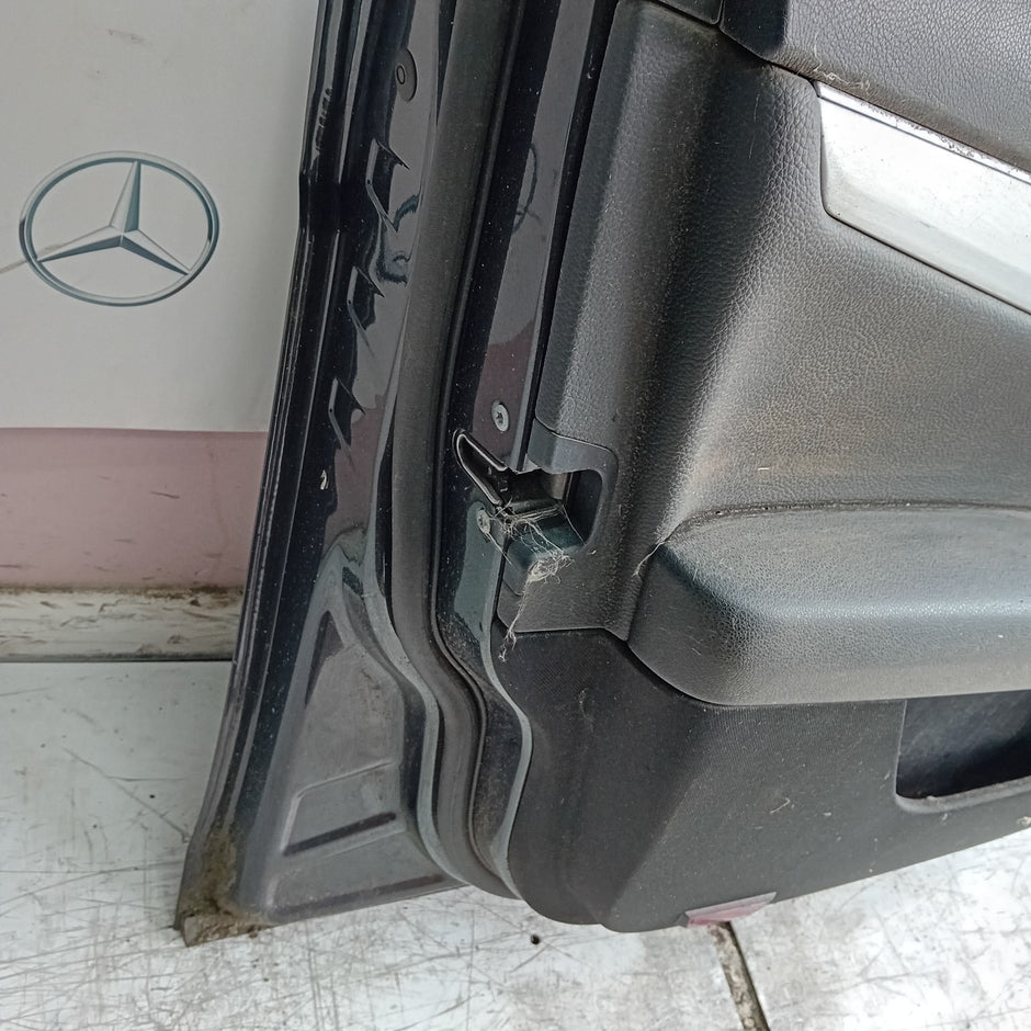 MEECEDS C-CLASS W204 PASSENGER FRONT DOOR NSF BLACK 2008-14 COMPLETE FMD395
