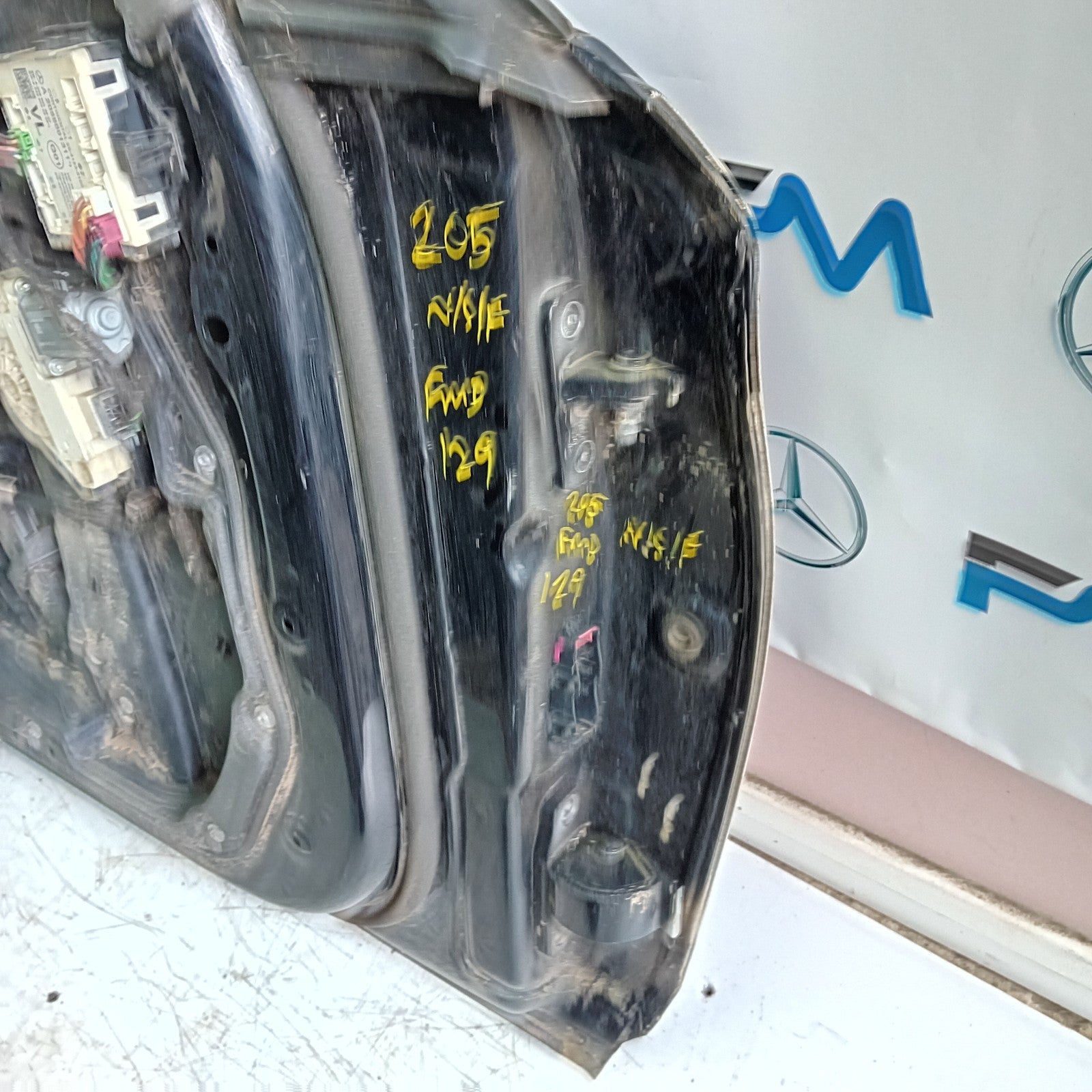 MERCEDES BENZ C-CLASS W205 PASSENGER SIDE FRONT DOOR N/S/F  BLACK FMD129