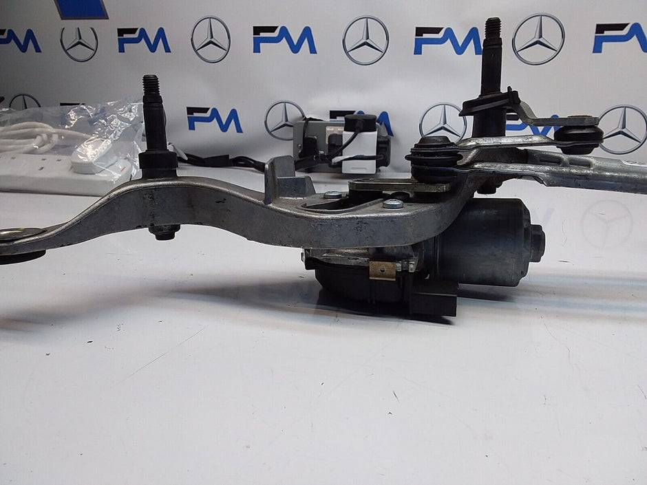 MERCEDES E-CLASS 2019 W213 A2138207402 FRONT WIPER MOTOR  FM00178
