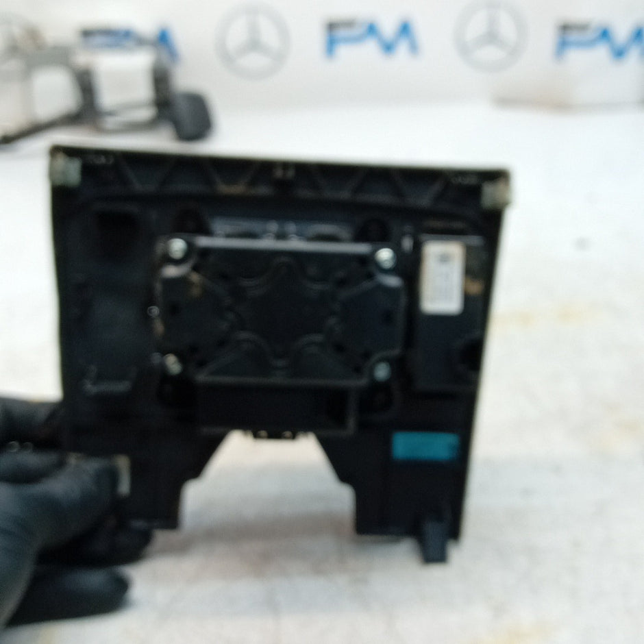 MERCEDES E CLASS W212  SAT NAV MULTIMEDIA  SWITCH A2126806993 2016 FM001550