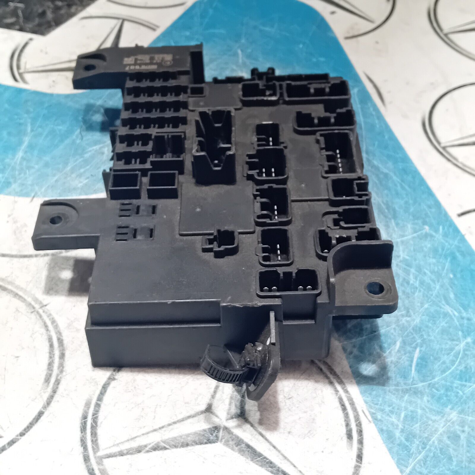 MITSUBISHI OUTLANDER FUSE RELAY BOX 8637B687 MK3 2016 - 2021