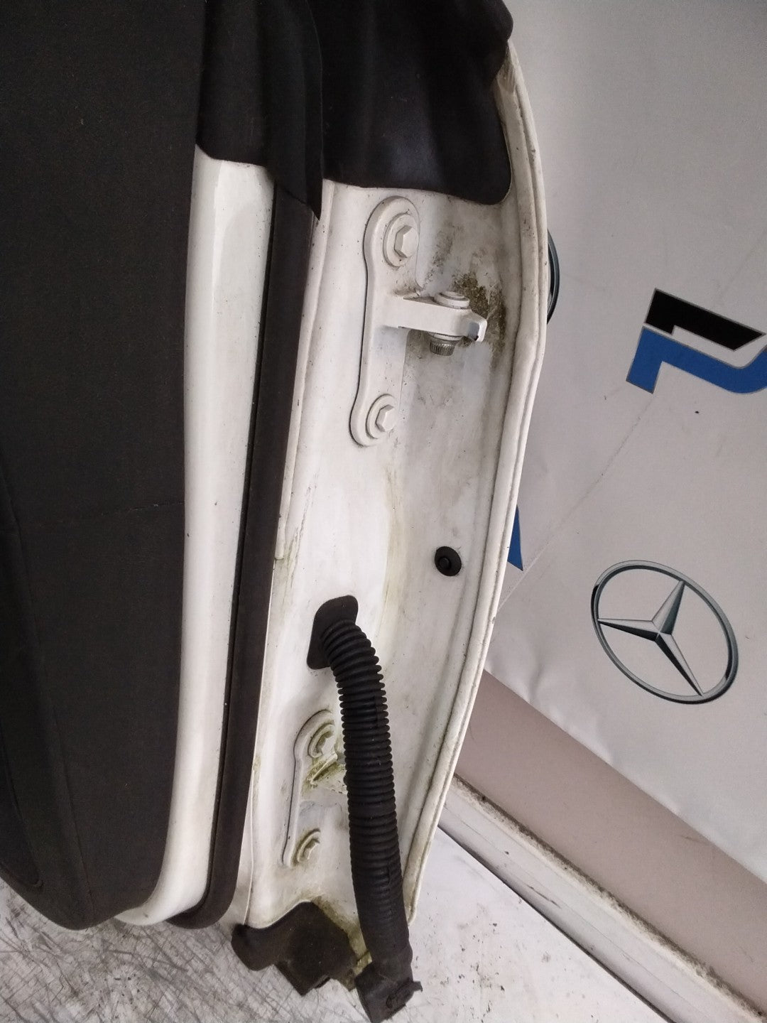 MERCEDES CLS W218  COUPE PASSENGER REAR DOOR NSR WHITE 2011-17 COMPLETE FMD301