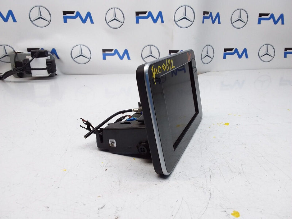 MERCEDES C-CLASS W205 2014 SAT NAV MULTIMEDIA SCREEN A2059004113 FM00692