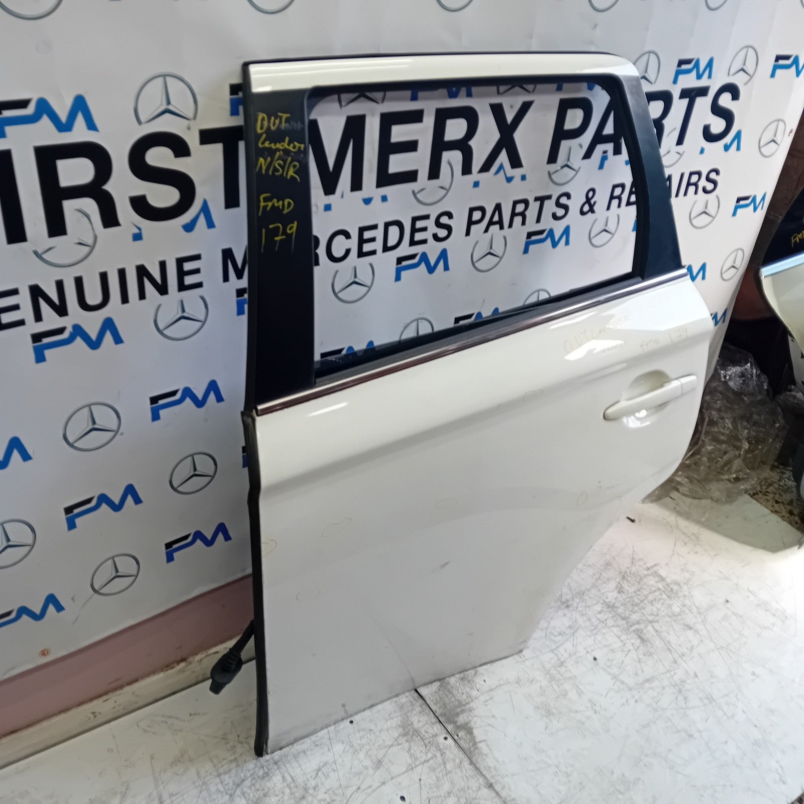 MITSUBISHI OUTLANDER MK3 DRIVER SIDE REAR DOOR OSR WHITE 2013 ON COMPLETE FMD179