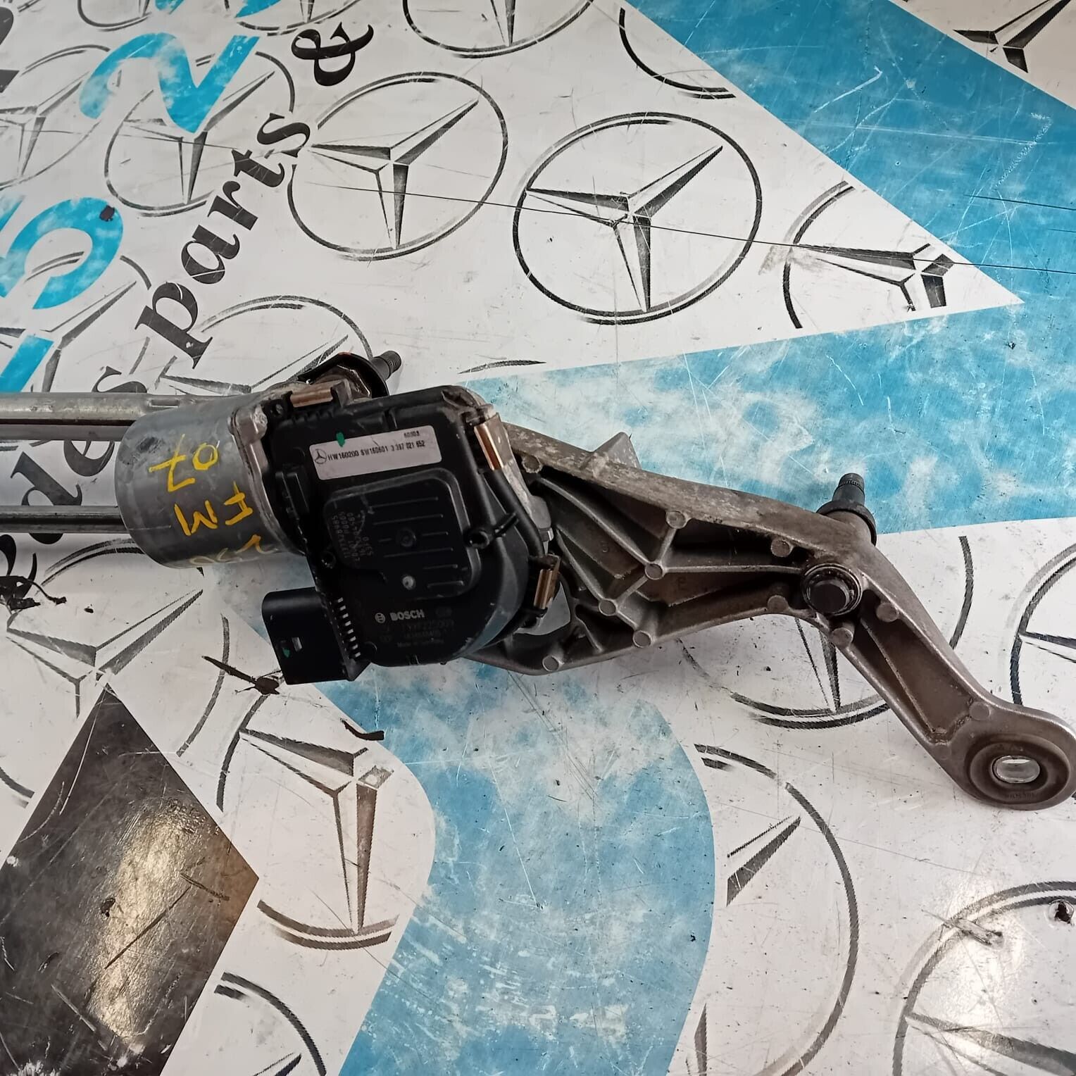 MERCEDES E CLASS COUPE W238 2014-2018 FRONT WIPER MOTOR AND LINKAGE A2388207200