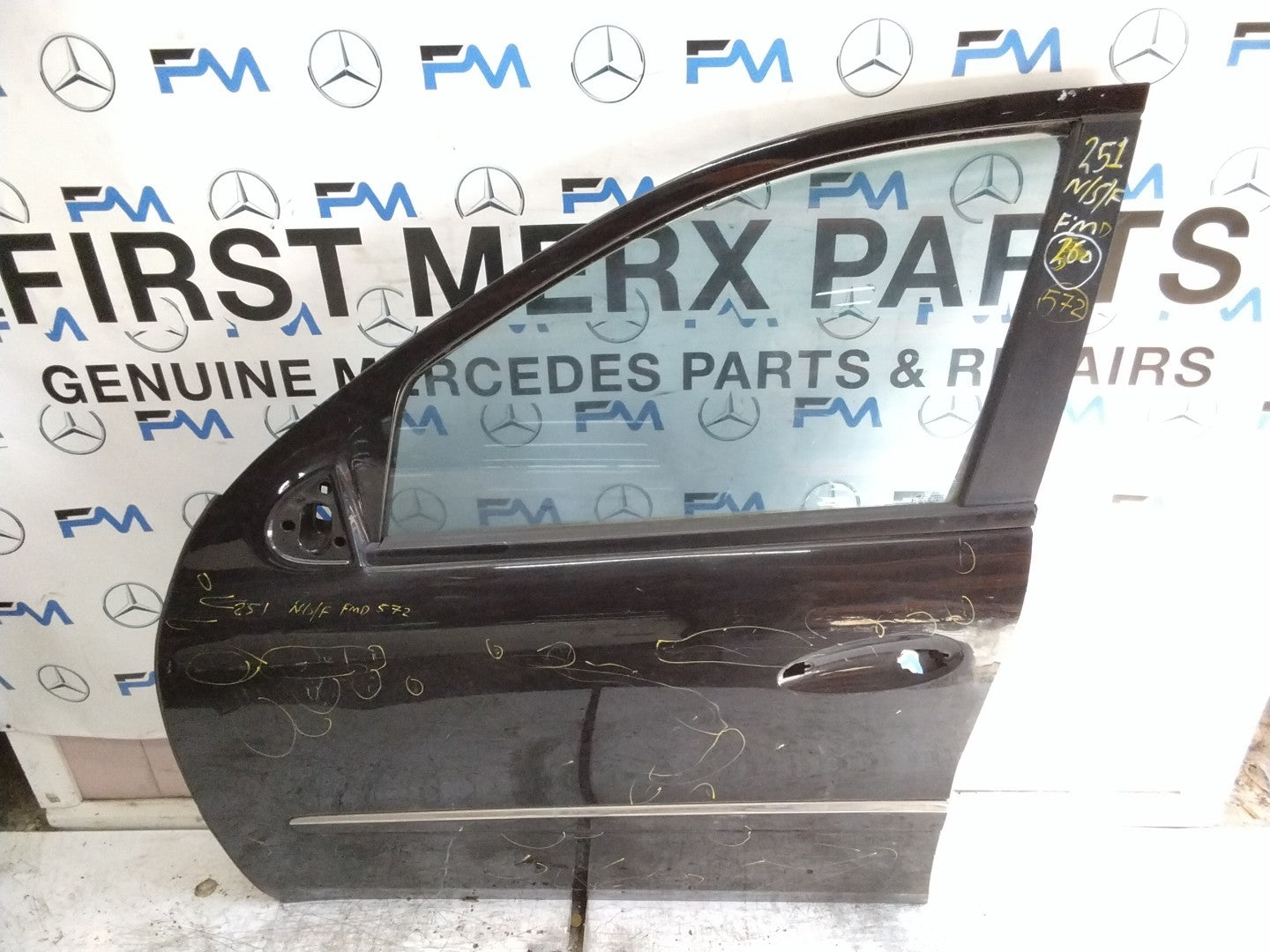 MERCEDES R-CLASS W251  PASSENGER FRONT DOOR NSF BLACK 2006-13  FMD572