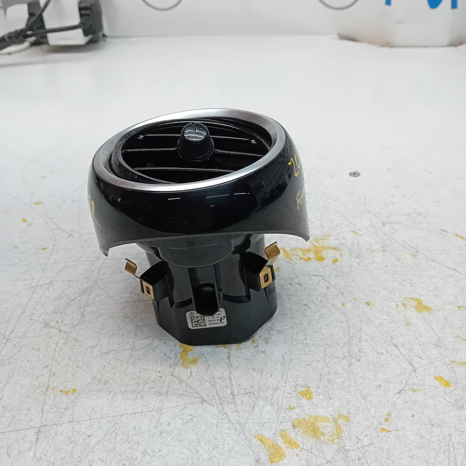 MERCEDES C-CLASS W205 DASHBOARD AIR VENT PASSENGER SIDE  A2058303604 FM001182