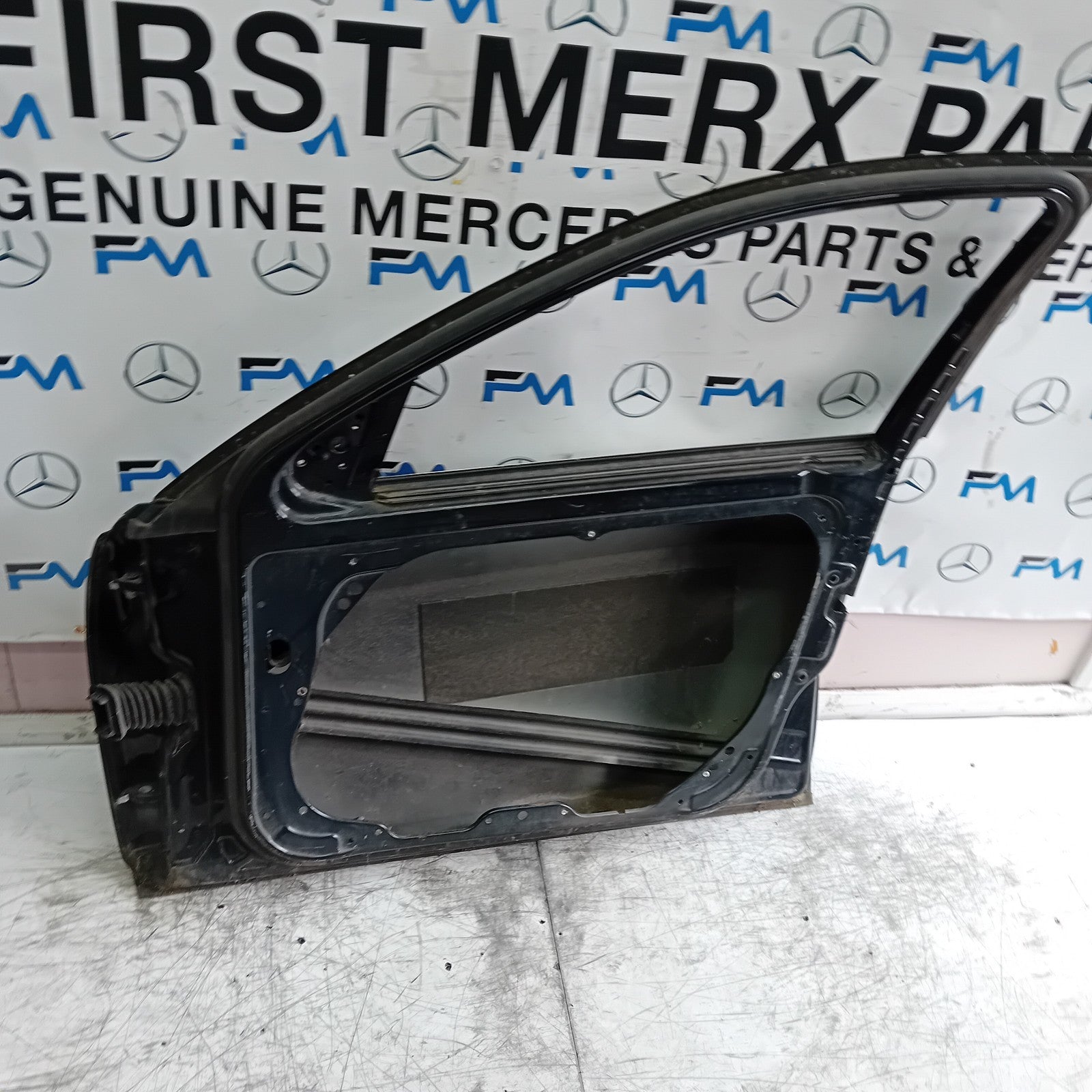 MERCEDES BENZ C-CLASS W204 DRIVER FRONT DOOR OSF 2013 BLACK FMD501
