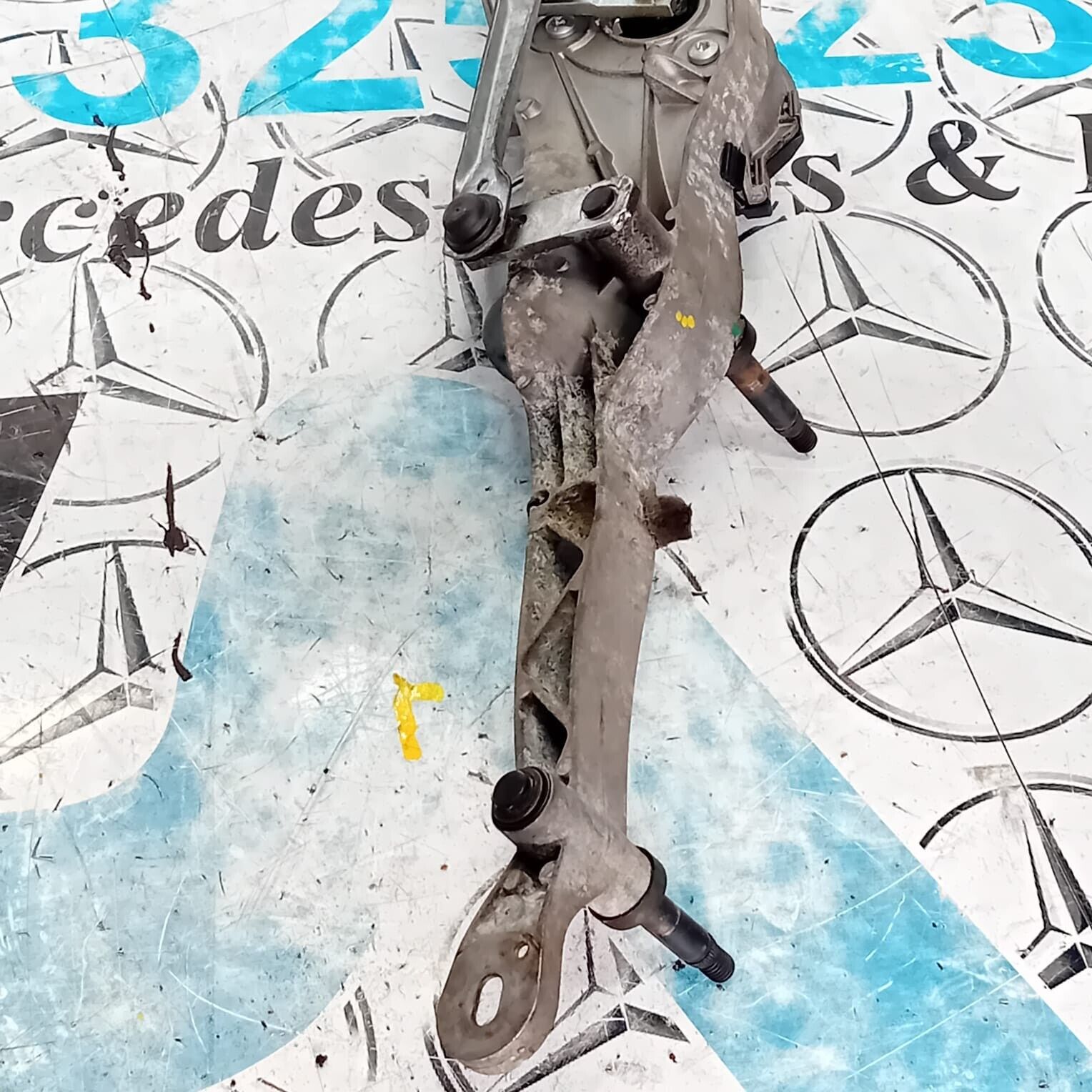 MERCEDES BENZ E-CLASS 2012 FRONT WIPER MOTOR AND LINKAGE A2128201340