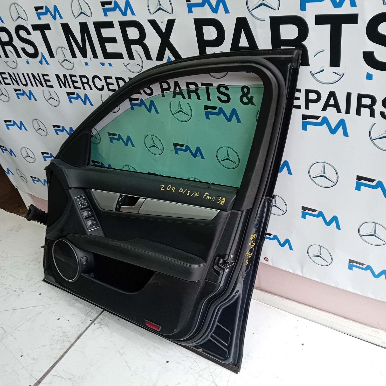 MERCEDES C-CLASS W204 DRIVER SIDE FRONT DOOR O/S/F COMPLETE GREY FMD38