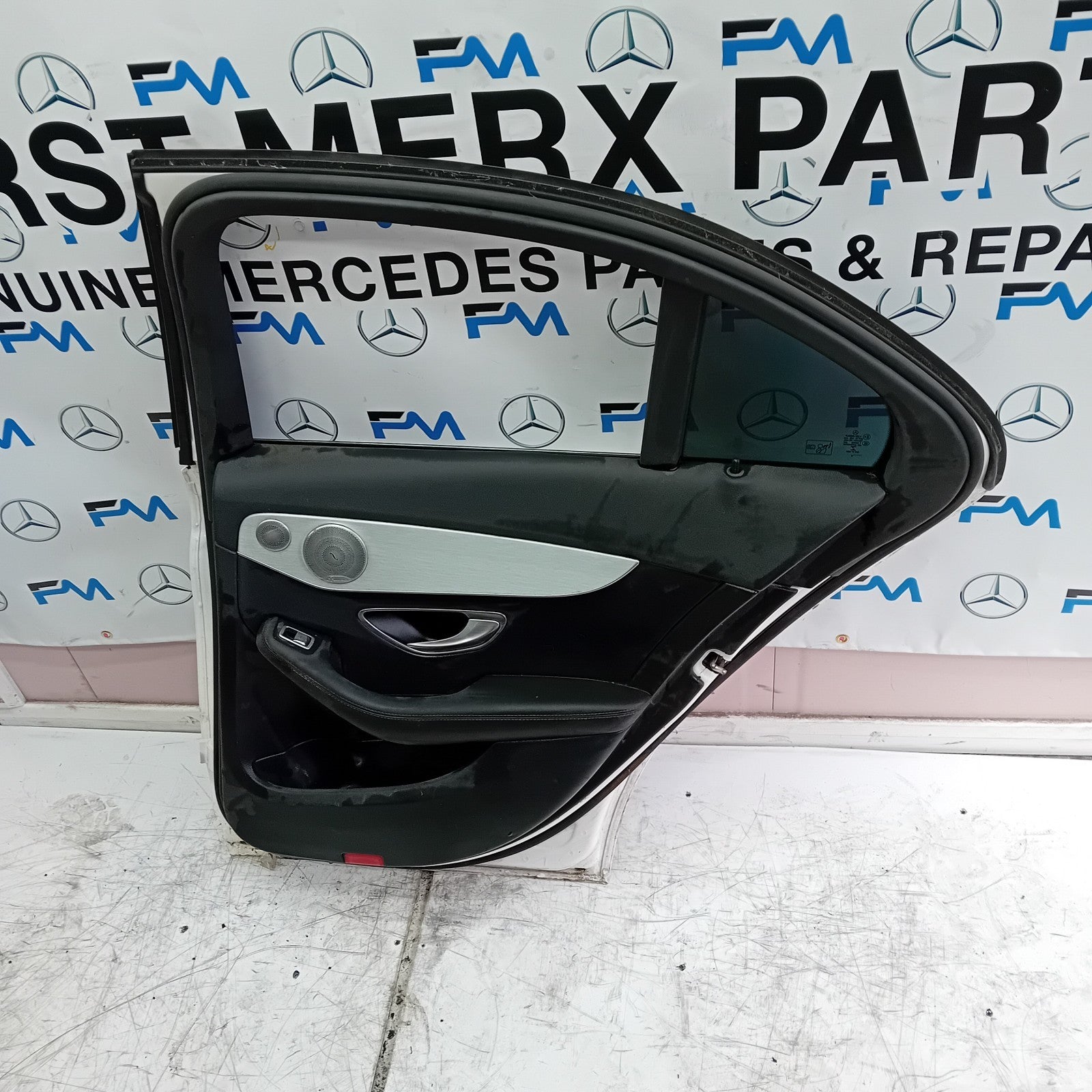 MERCEDES BENZ  C-CLASS W205 DRIVER SIDE REAR DOOR O/S/R WHITE COMPLETE FMD135