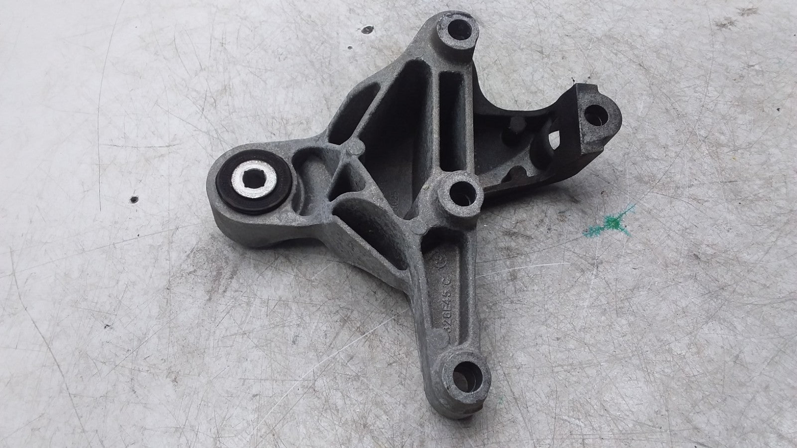 MERCEDES BENZ A-CLS W176 ENGINE MOUNTING BRACKET A2462401809 FMR449