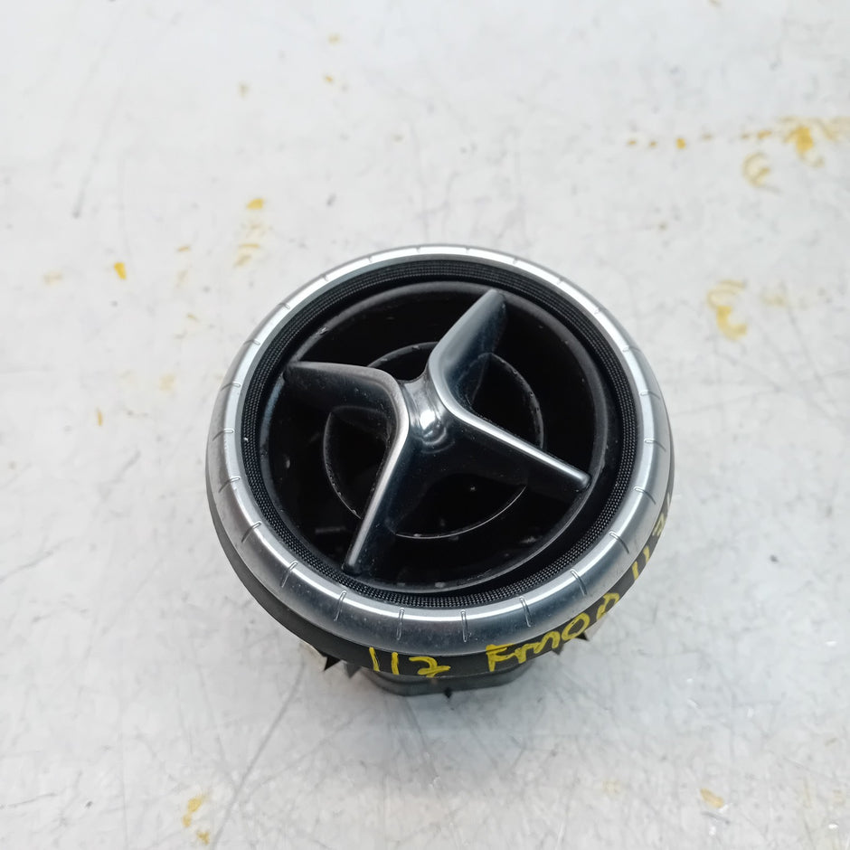 MERCEDES CLA-CLASS W117 DASHBOARD AIR VENT CENTRE SIDE 2015 FM001171