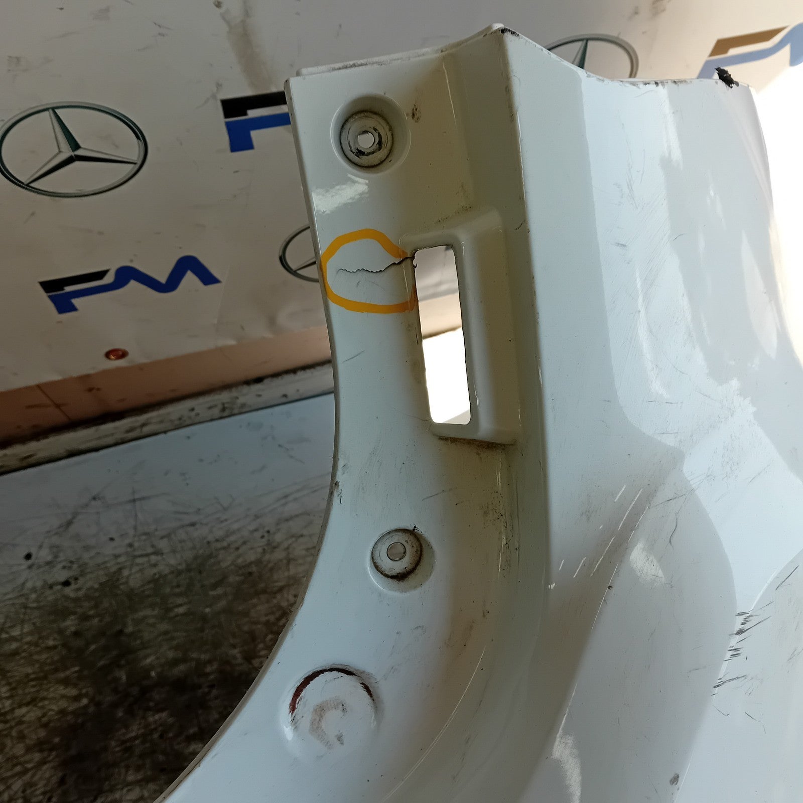 MITSUBISHI OUTLANDER MK3 REAR BUMPER WHITE 2013 COMPLETE FMX107