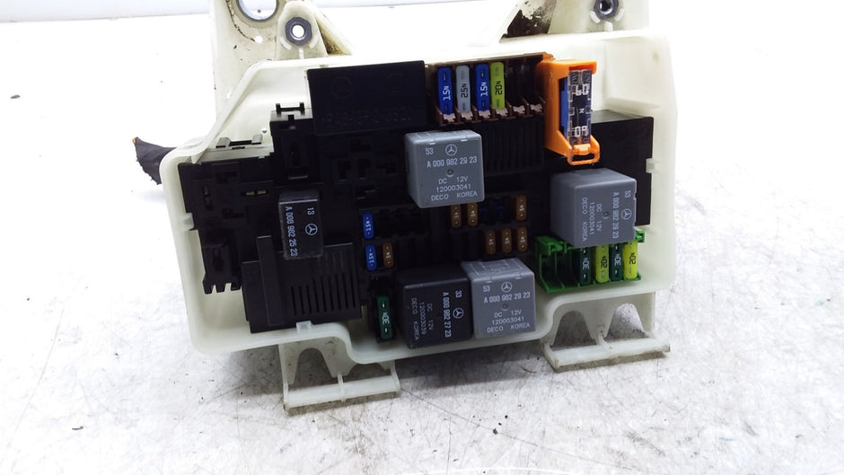 MERCEDES BENZ C-CLASS W205 GENUINE OEM FUSE BOX A2059981301 FMR440