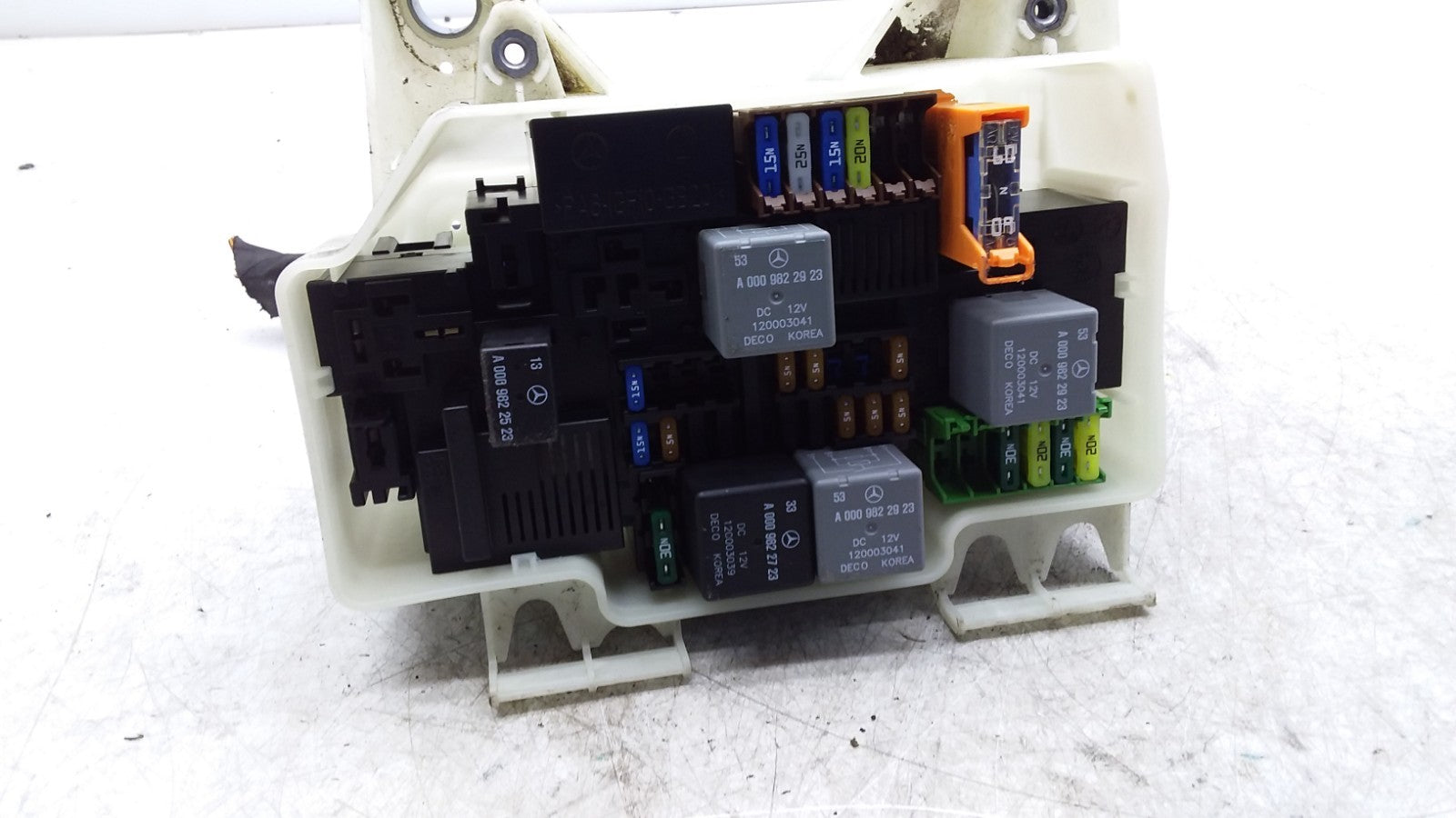 MERCEDES BENZ C-CLASS W205 GENUINE OEM FUSE BOX A2059981301 FMR440