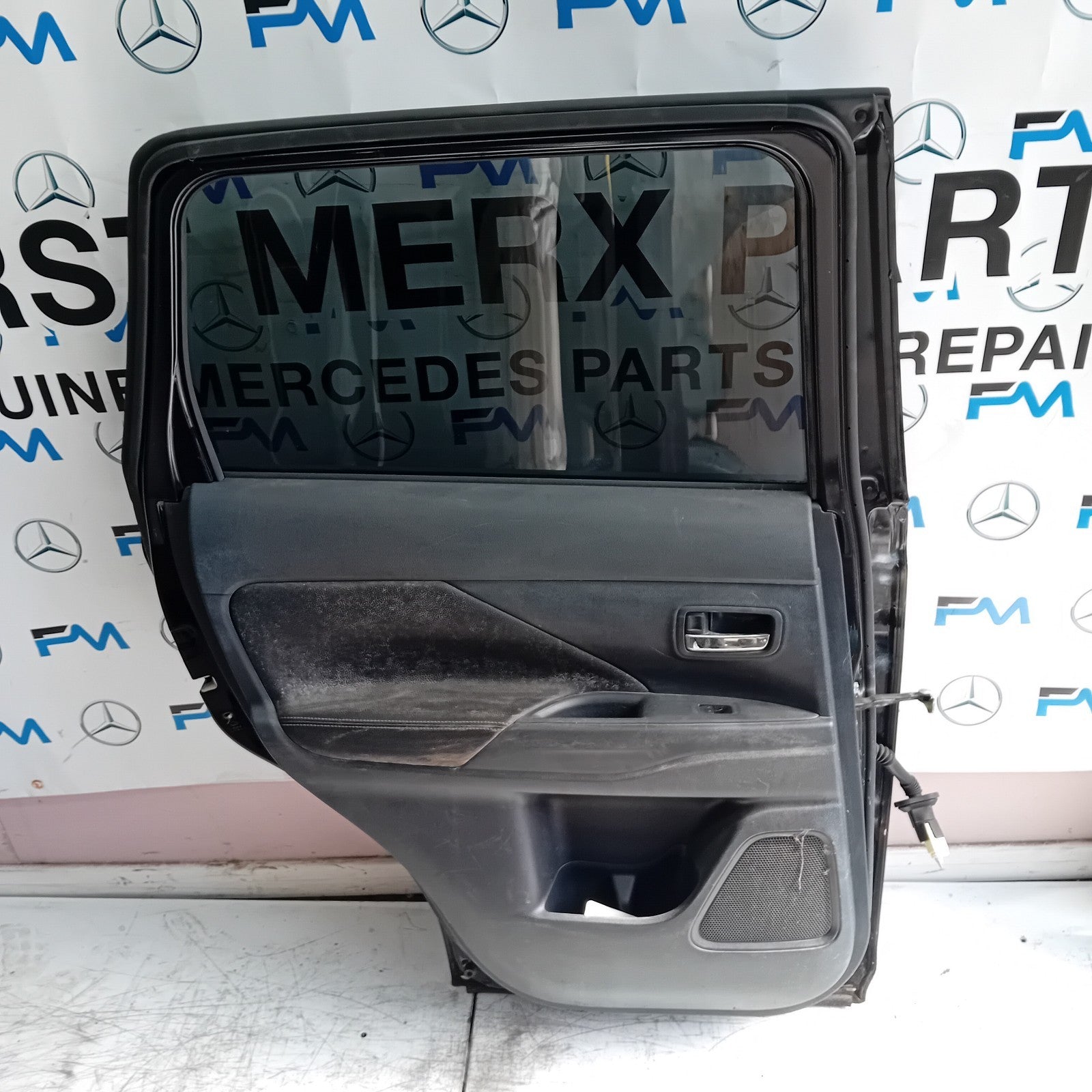MITSUBISH OUTLANDER MK3 PASSENGER REAR DOOR NSR BLACK 2013 COMPLETE FMD188