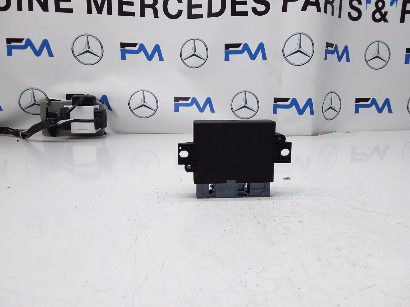 MERCEDES C-CLASS W205 PARKING DISTANCE SENSOR MODULE A0009001808 FM00454