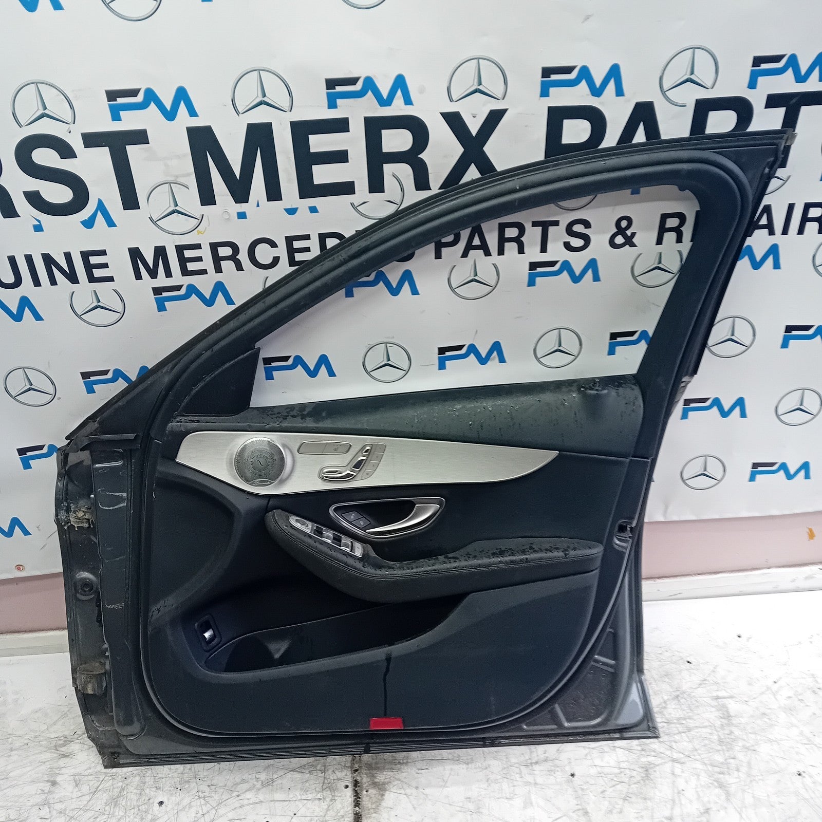 MERCEDES C-CLASS W205 DRIVER FRONT DOOR O/S/F GREY 2014 ONWARDS COMPLETE FMD158