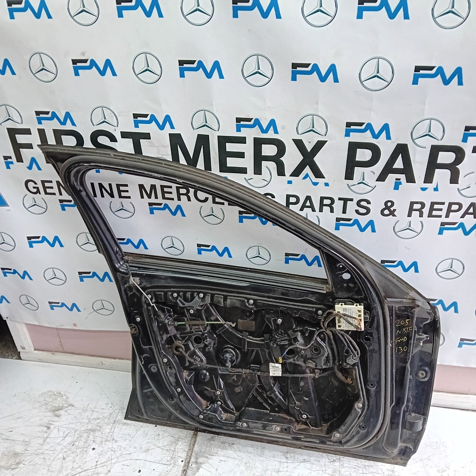 MERCEDES BENZ C-CLASS W205 PASSENGER SIDE FRONT DOOR N/S/F  BLACK FMD130