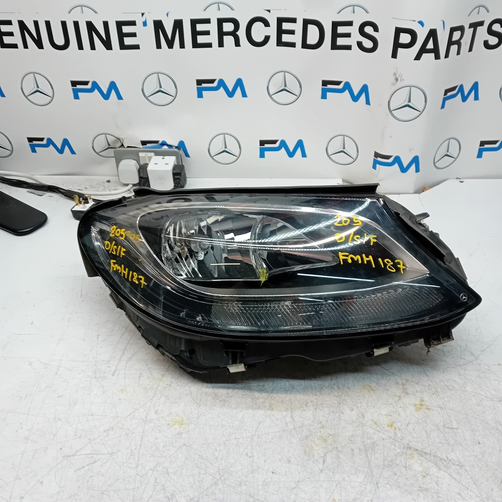 MERCEDES BENZ C-CLASS W205 DRIVER SIDE FRONT HEADLIGHT A2058200861 20l4 FMH187