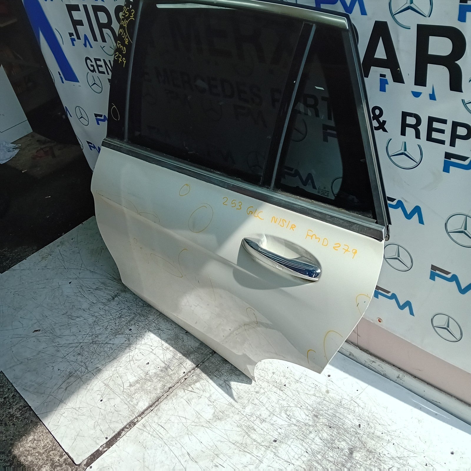 MERCEDES GLC W253 PASSENGER REAR SIDE DOOR NSR 2016 ON WHITE COMPLETE FMD279