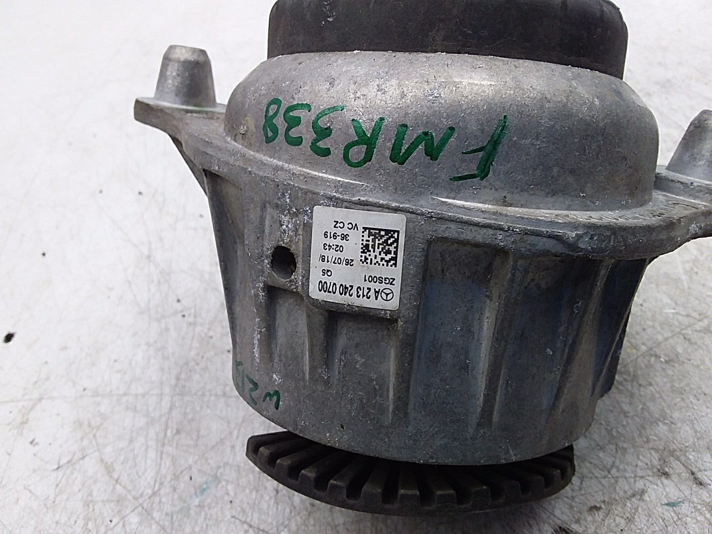 MERCEDES BENZ  E-CLASS W213  ENGINE MOUNT LEFT NS A2132400700 FMR338