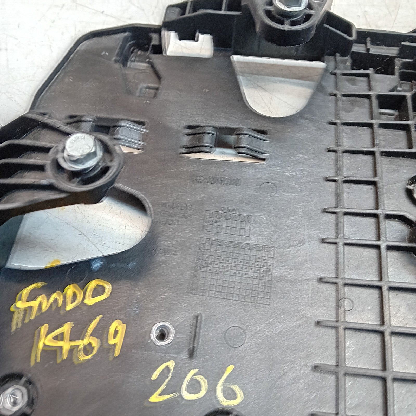 MERCEDES C-CLASS W206 PARKING SENSOR CONTROL UNIT HOLDER A2065451000 FM001469