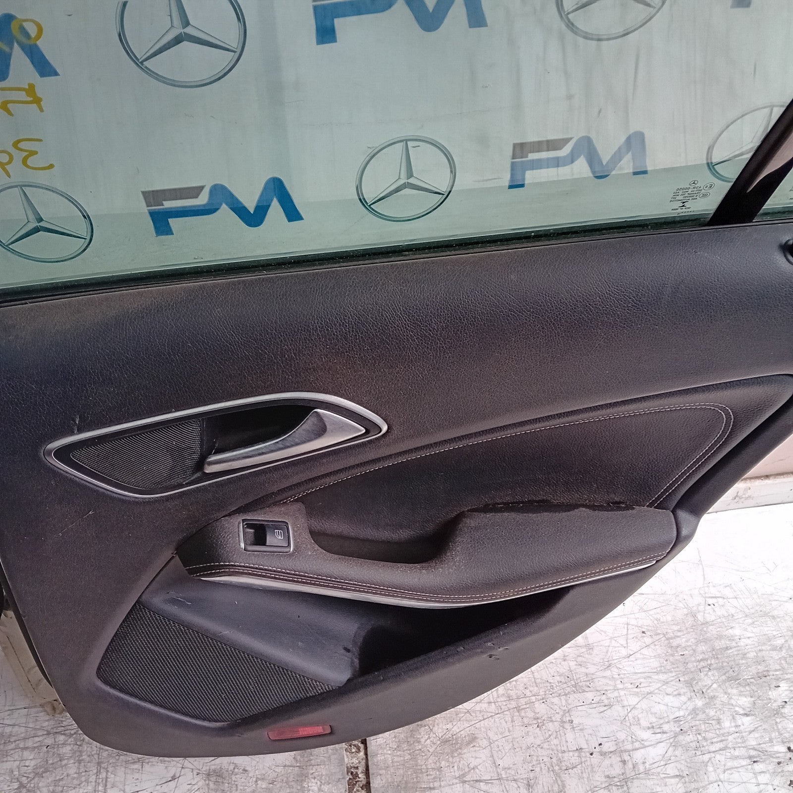 MEECEDS BENZ CLA W117 DRIVER FRONT DOOR OSF WHITE  2013-19 COMPLETE FMD399