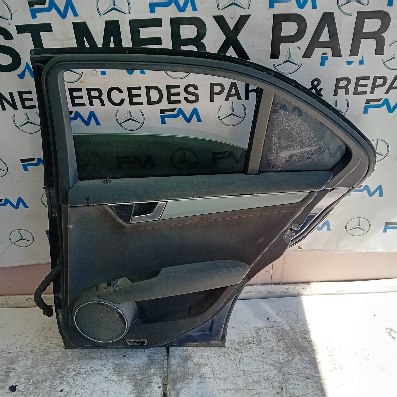 MERCEDES C-CLASS W204 SLN DRIVER REAR DOOR OSR BLUE 2008-14 COMPLETE FMD458