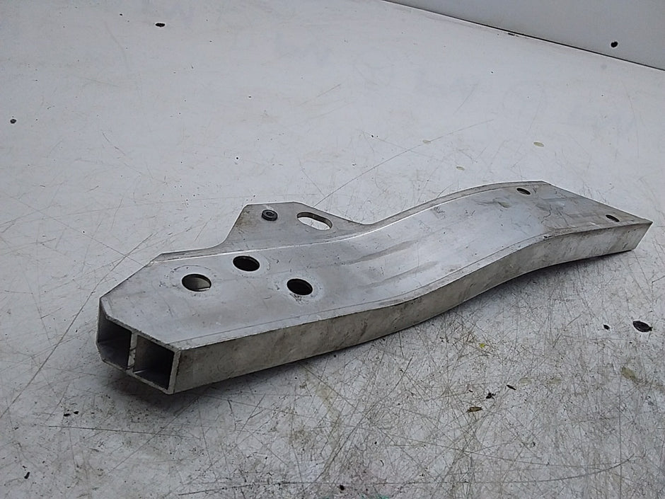MERCEDES E-CLS W213 RADIATOR SUPPORT BRACKET RIGHT FMR250