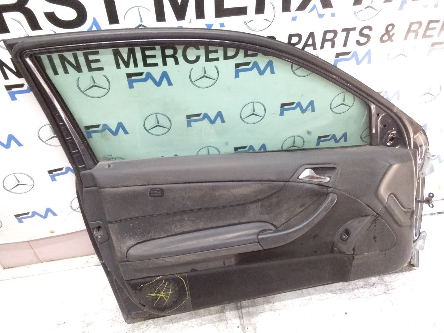 MERCEDES C-CLASS W203 PASSENGER FRONT NSF BLACK 2001-2004 COMPLETE FMD318