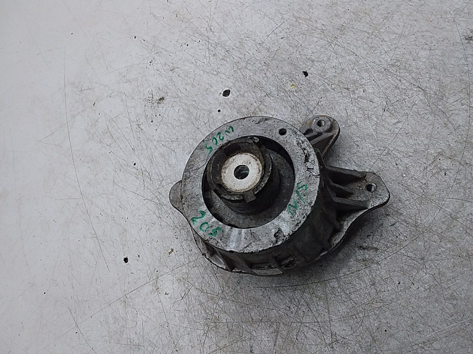MERCEDES BENZ  C-CLASS W205  ENGINE MOUNT LEFT NS A2052406617 FMR329