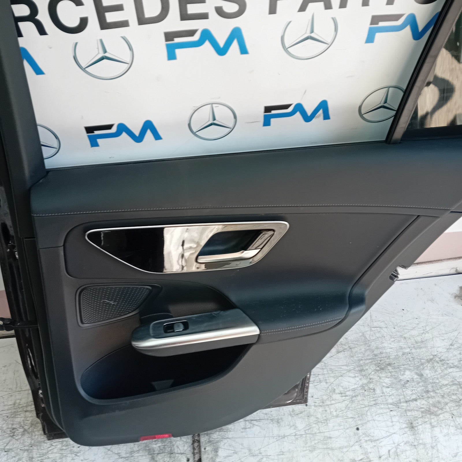 MERCEDES BENZ C-CLASS W206 ESTATE DRIVER REAR DOOR OSR BLACK COMPLETE FMD294