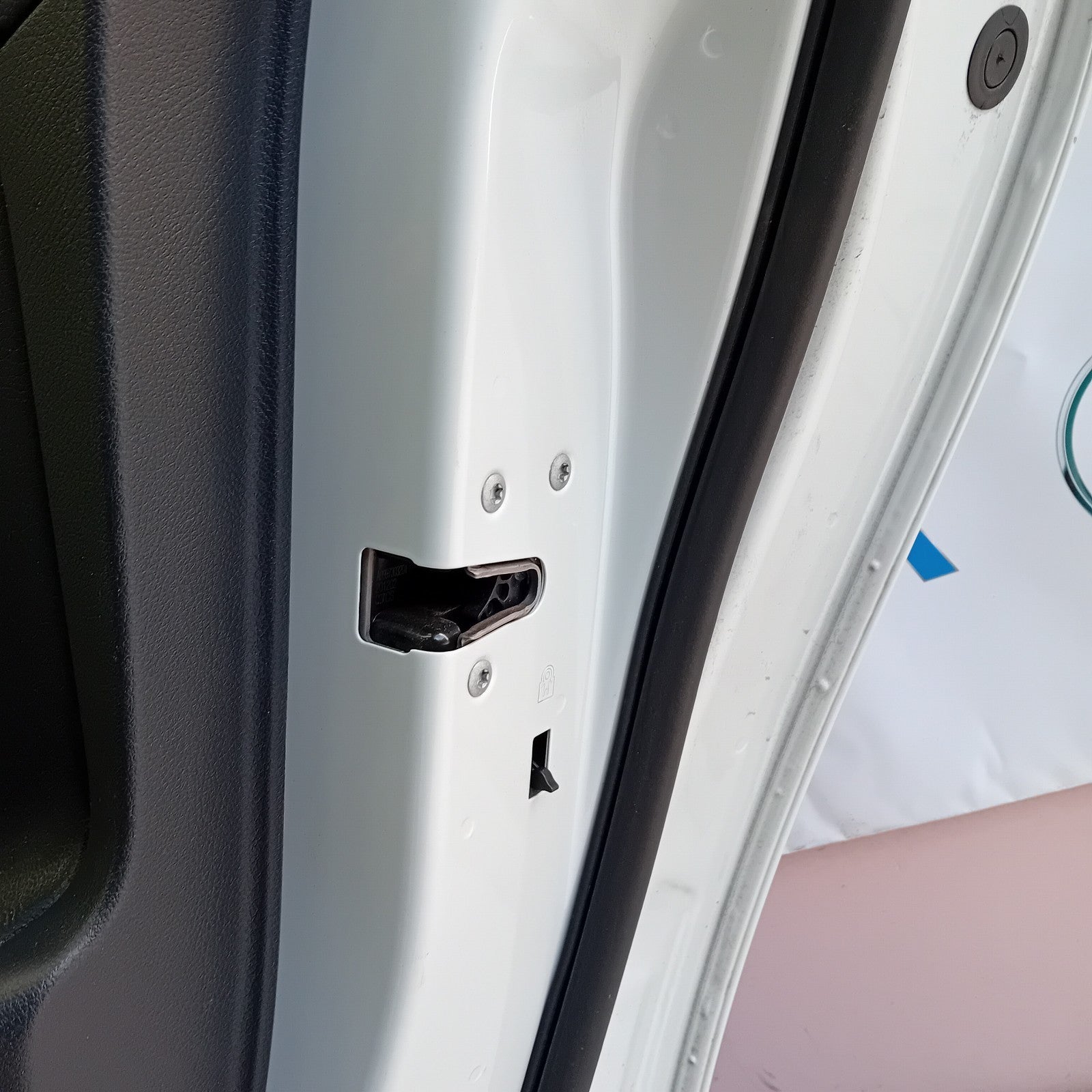 MERCEDES BENZ CLA-CLASS  W118 DRIVER SIDE FRONT DOOR ( OFF SIDE FRONT ) FM07