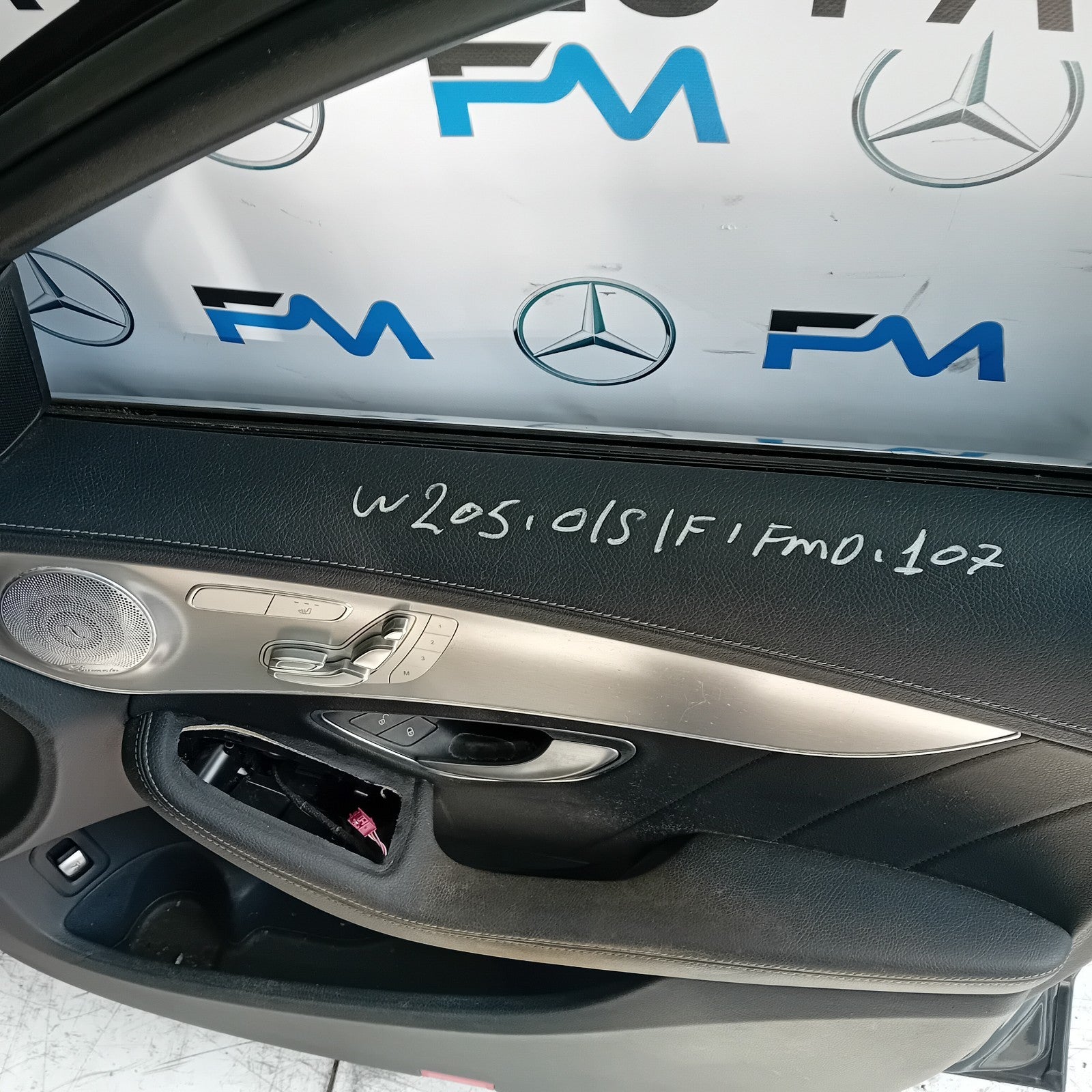 MERCEDES BENZ  C-CLASS W2O5 DRIVER SIDE FRONT DOOR O/S/F COMPLETE GREY FMD107