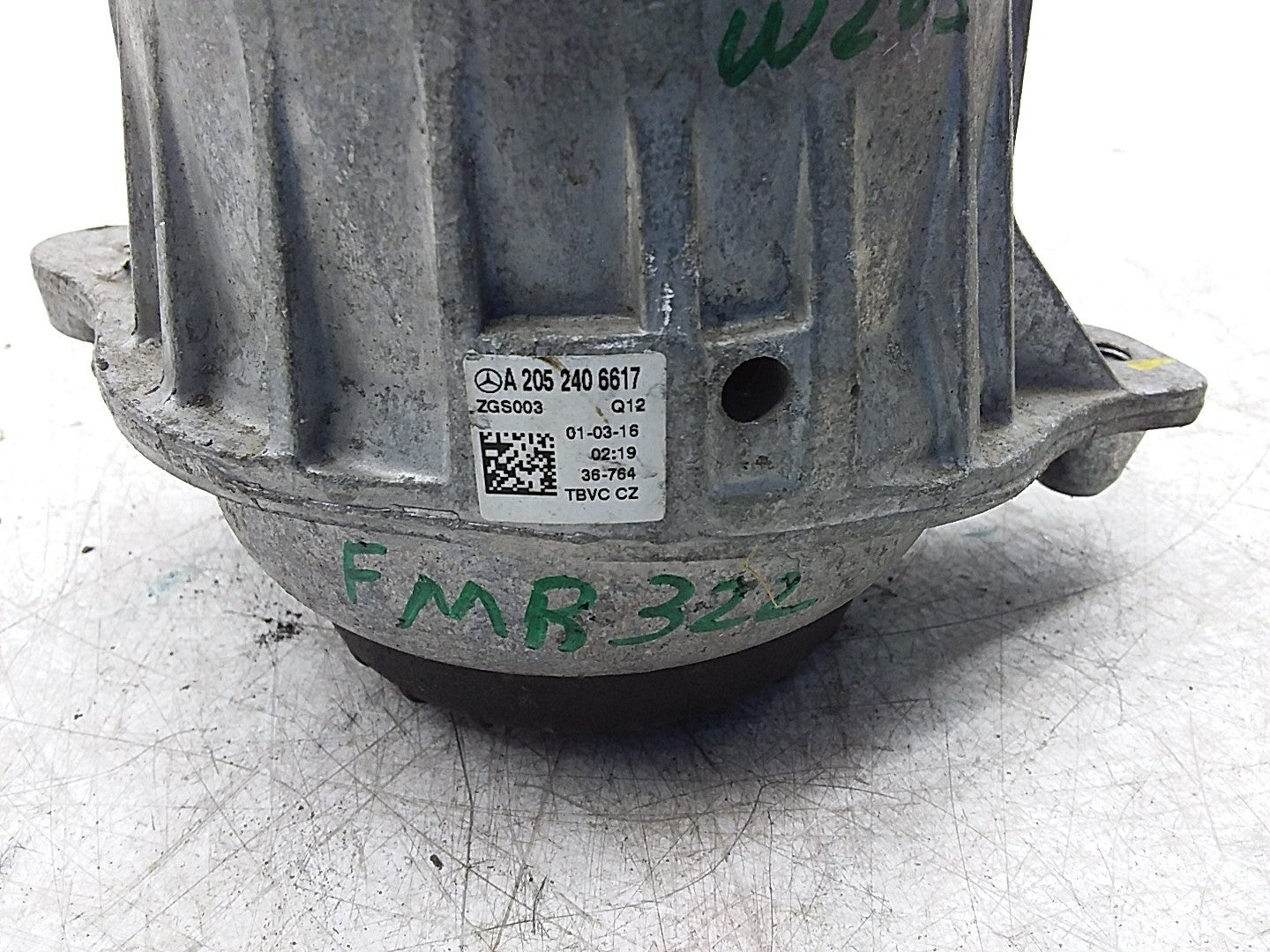 MERCEDES BENZ  C-CLASS W205  ENGINE MOUNT LEFT NS A2052406617 FMR322