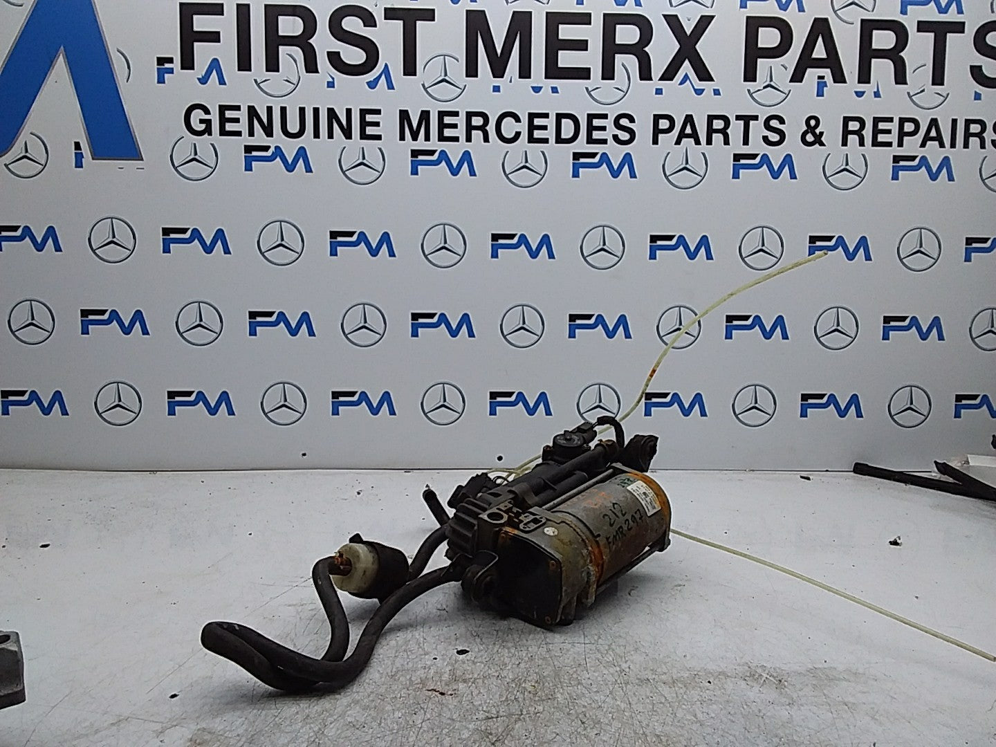 MERCEDES E-CLS W212 AIR SUSPENSION COMPRESSOR PUMP A2123200404 FMR297