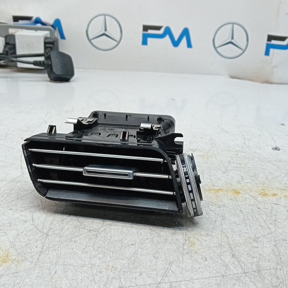 MERCEDES E-CLASS W212 DASHBOARD TRIM WITH AIR VENT 2016 ON A21268303354 FM001543