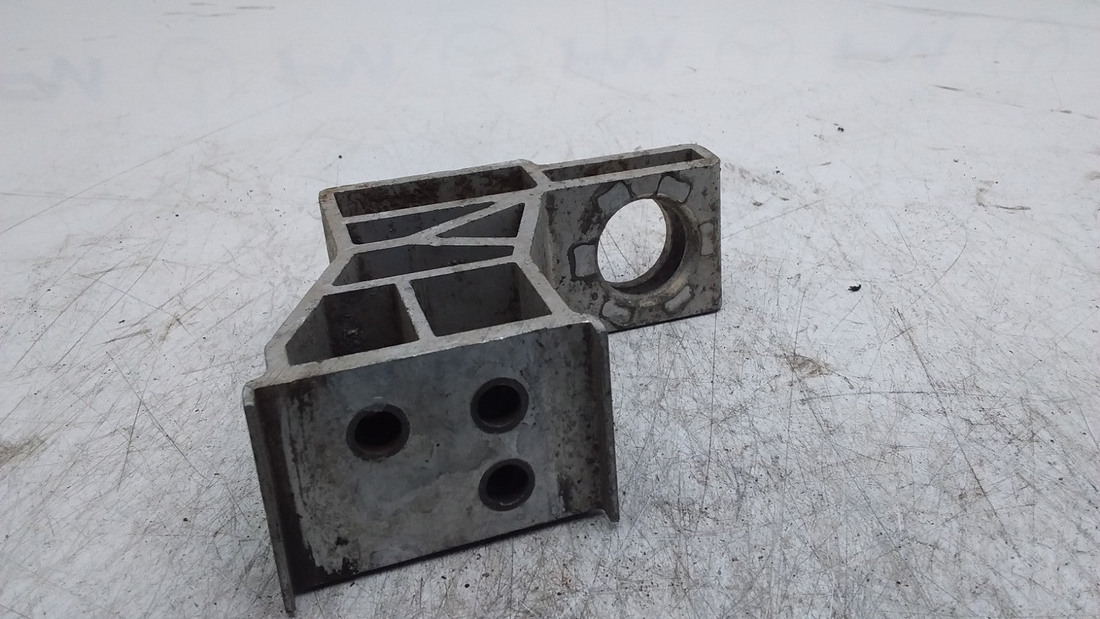 MERCEDES BENZ  E-CLASS W213 RADIATOR MOUNTING BRACKET  FMR405