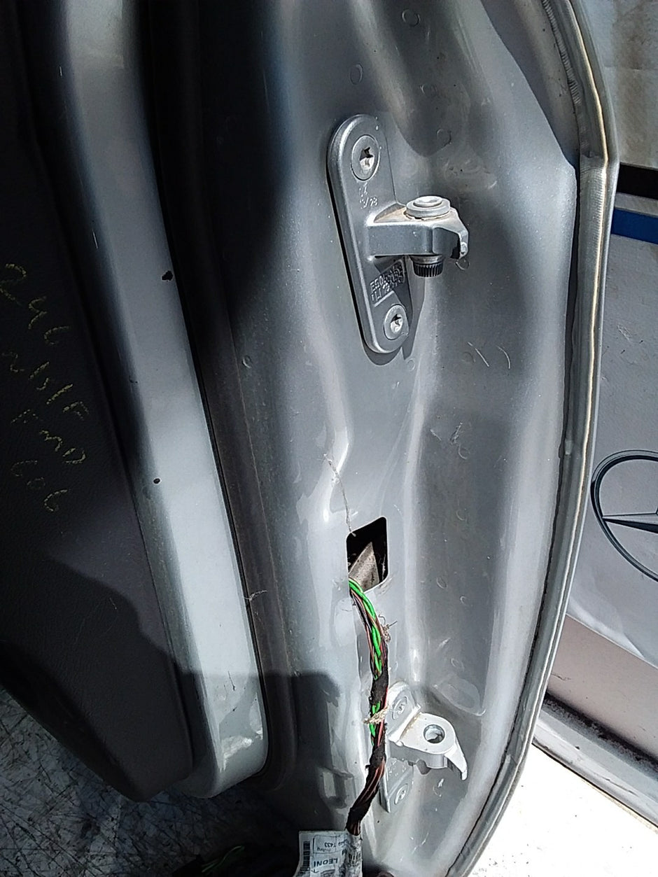 MERCEDES B-CLS W246  PASSENGER FRONT DOOR NSF SILVER 2012-2019  FMD606