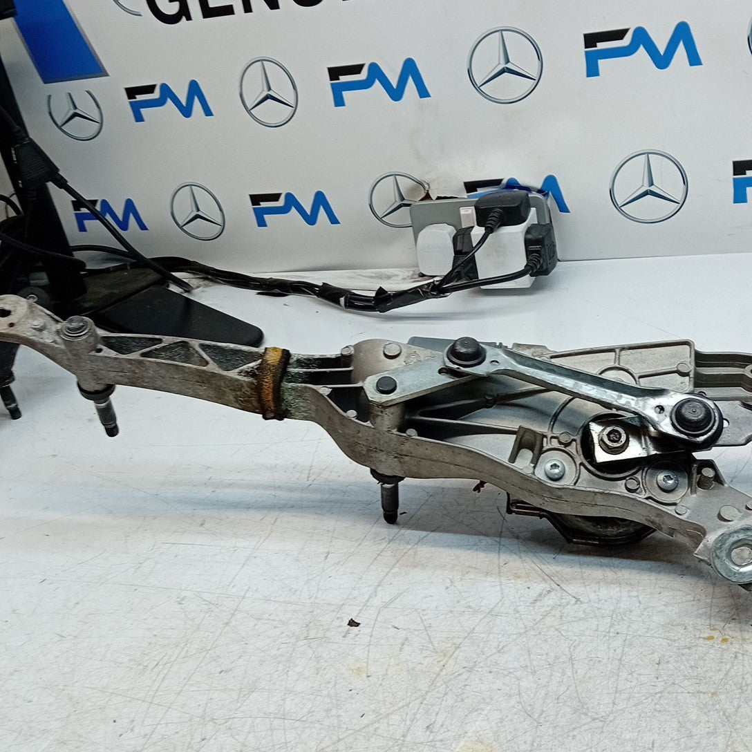 MERCEDES BENZ C-CLASS W204 WIPER MOTOR FRONT AND LINKAGE A2048201140 FM001601