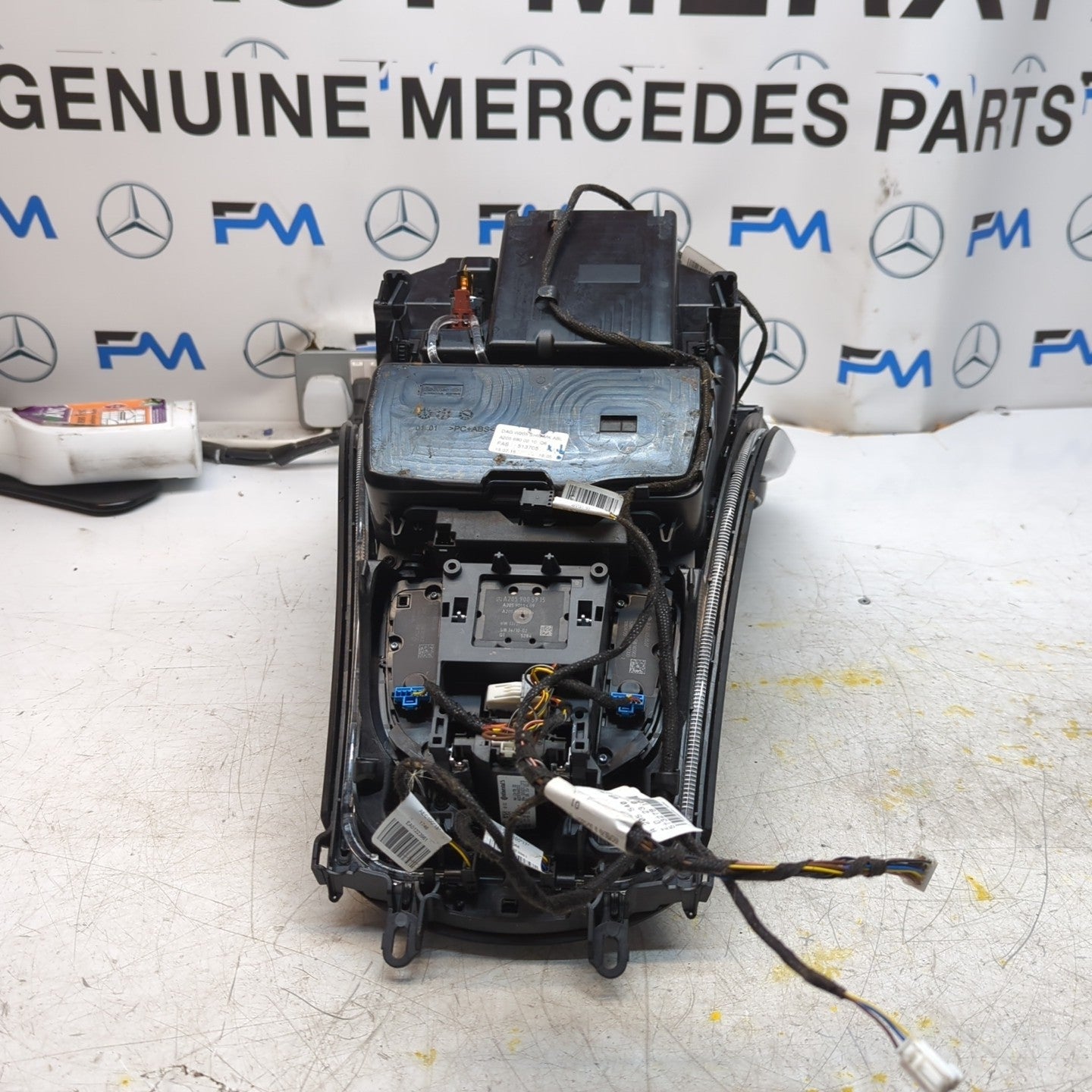  MERCEDES E-CLASS W205 CENTRE CONSOLE + 3 AIR VENT A2054402032 FM001406