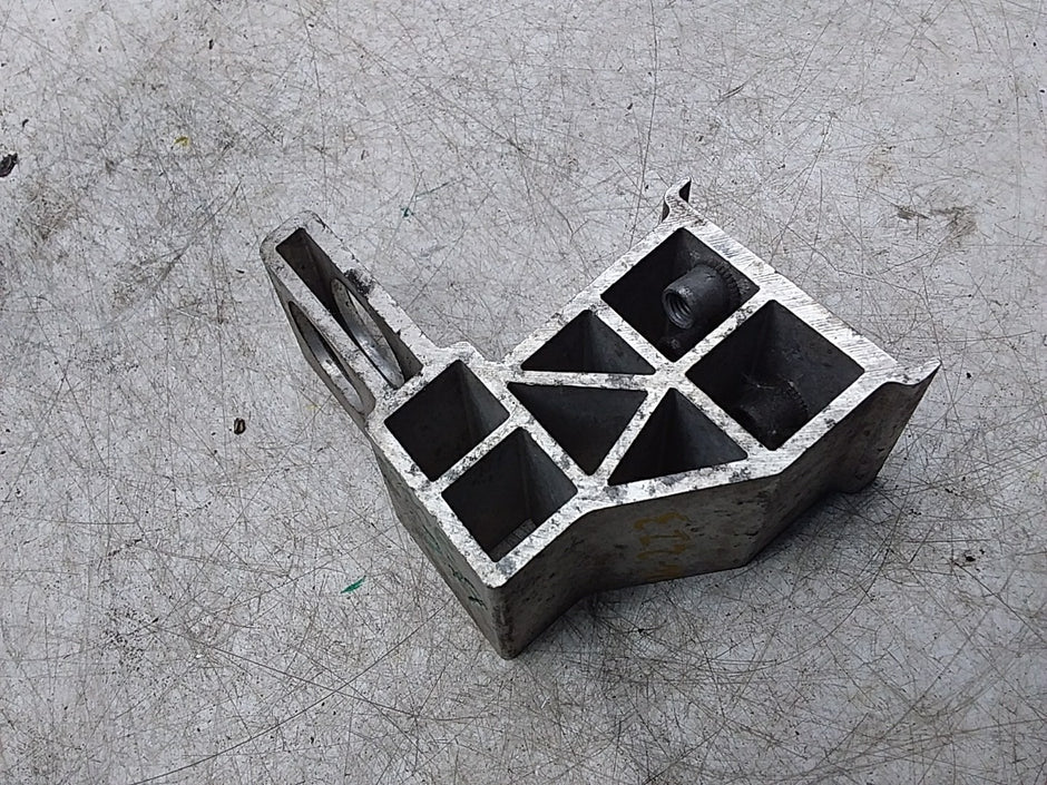 MERCEDES E-CLASS W213 RADIATOR SUPPORT BRACKET  FMR279