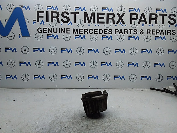 MERCEDES BENZ  E-CLASS  W212  ENGINE MOUNT LEFT NS A2122404117 FMR350