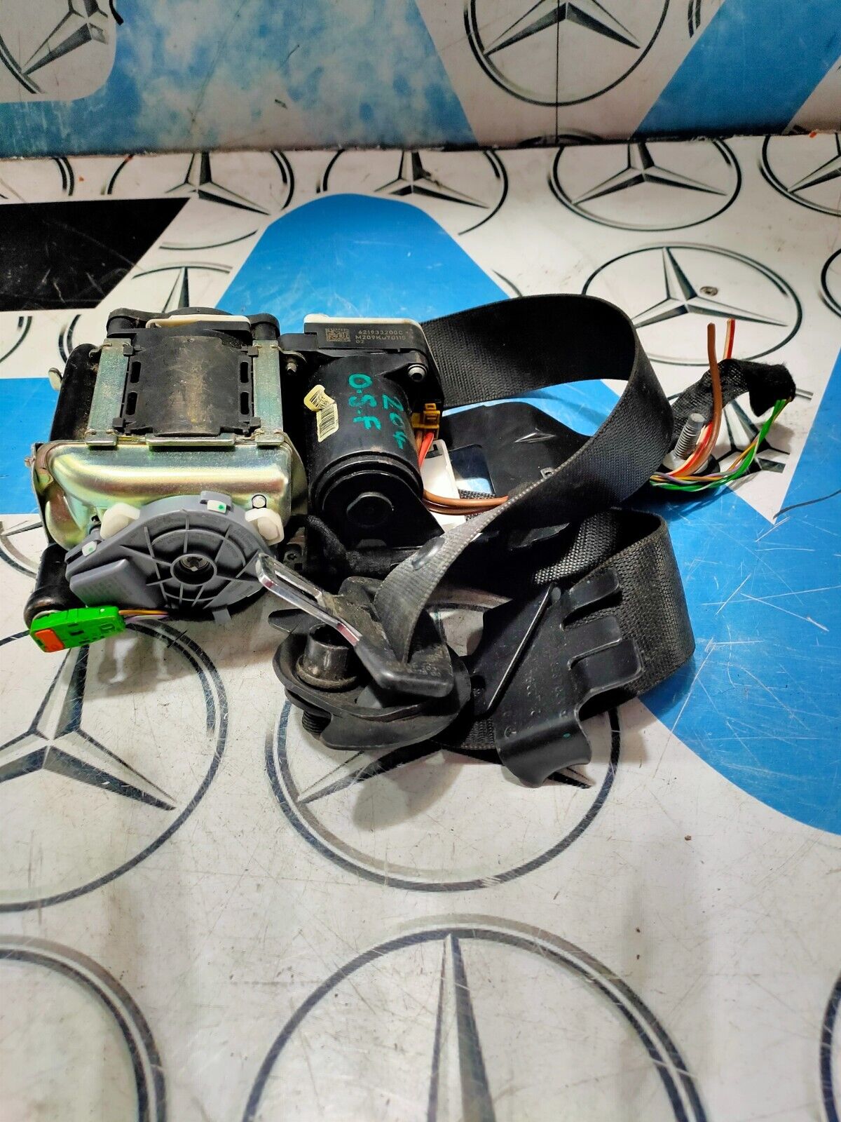 2007/2015 MERCEDES C CLASS W204  FRONT LEFT SEAT BELT PASSENGERS A2048602186