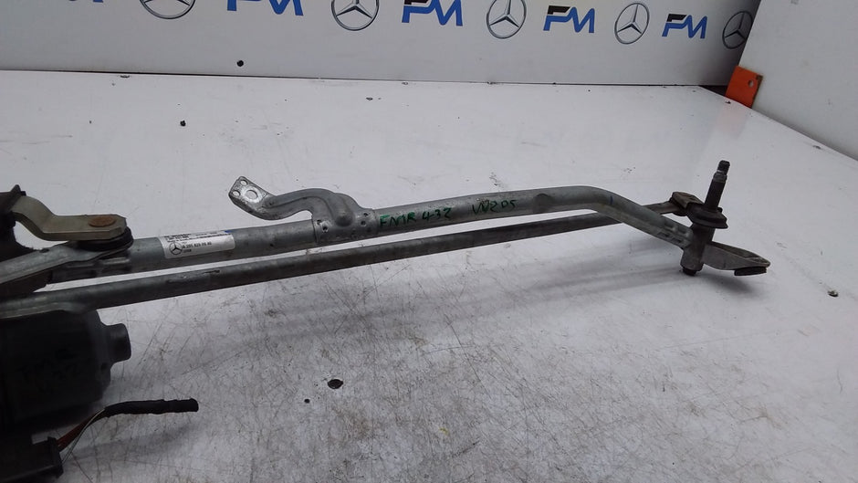 MERCEDES BENZ   C-CLASS W205 FRONT WIPER MECHANISM A2058200940 FMR432