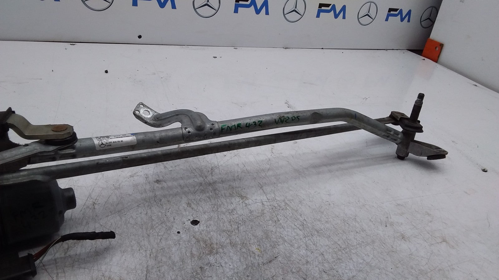 MERCEDES BENZ   C-CLASS W205 FRONT WIPER MECHANISM A2058200940 FMR432