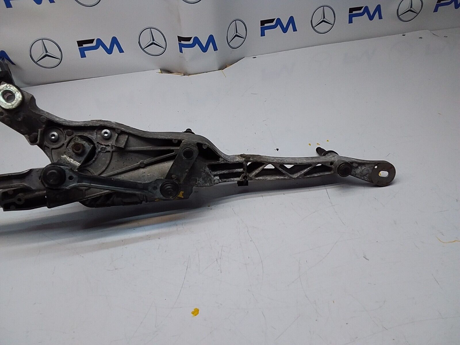 MERCEDES C-CLASS WIPER MOTOR & LINKAGE FRONT A2048201140 W204 2010-2015 FM00200